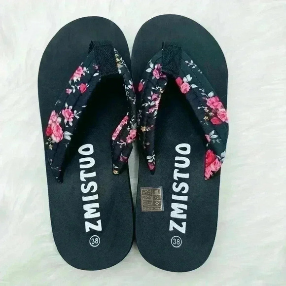 Womens Floral Bloom Bliss Flip-Flops, 7.5 - Picture 6 of 8